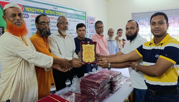 বিটেশ্বর উন্নয়ন ফোরাম-কে সন্মাননা ক্রেস্ট প্রদান বিটেশ্বর উন্নয়ন ফোরাম-কে সন্মাননা ক্রেস্ট প্রদান
