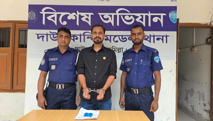 ঢাকা-চট্টগ্রাম মহাসড়ক থেকে ৫০০পিস ইয়াবাসহ একজনকে গ্রেফতার করেছে পুলিশ